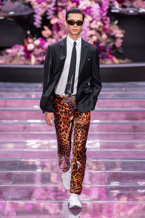 versace men's 2020|Versace Spring 2020 Menswear Collection .